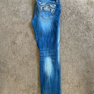 Almost like new miss me jeans size 29. Signature skinny. Only wore twice